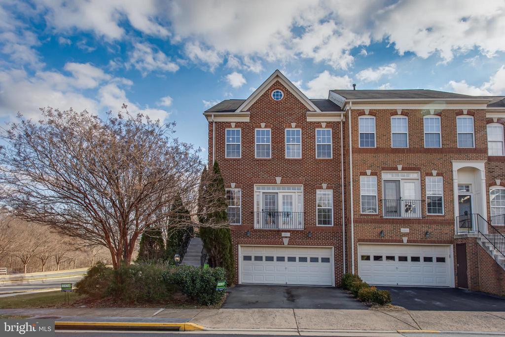 22000 Avonworth Square in Broadlands, VA - Building Photo
