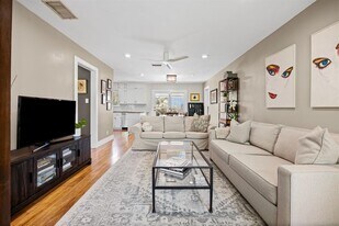 1807 Ohlen Rd in Austin, TX - Building Photo