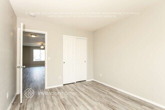 14226 W Hearn Rd in Surprise, AZ - Foto de edificio - Building Photo