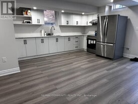 60 Bambridge St in Ajax, ON - Building Photo