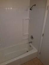 924 W Front St, Unit 1 in Bloomington, IL - Building Photo - Building Photo