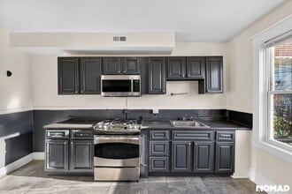 3231 Phelps Ln in Baltimore, MD - Foto de edificio - Building Photo