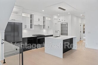 3774 Astoria Dr in West Kelowna, BC - Building Photo - Building Photo