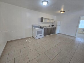 1376 NW 103rd St in Miami, FL - Building Photo - Building Photo