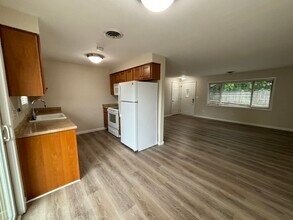 9493 SE 55th Ave in Milwaukie, OR - Building Photo - Building Photo
