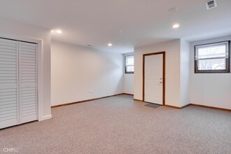 1243 W 32nd St in Chicago, IL - Building Photo - Interior Photo