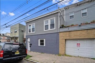 14 W 19TH St in Bayonne, NJ - Building Photo