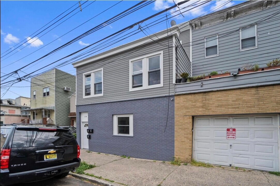 14 W 19th St in Bayonne, NJ - Building Photo