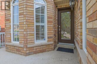 5 Bishopgate St in Whitby, ON - Building Photo - Building Photo