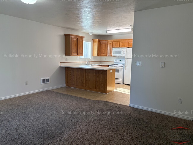 3108 E Chasewood Dr, Unit 2 in Ammon, ID - Foto de edificio - Building Photo