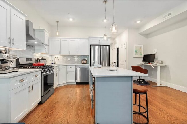 338 Meridian St, Unit 2 in Boston, MA - Building Photo - Building Photo