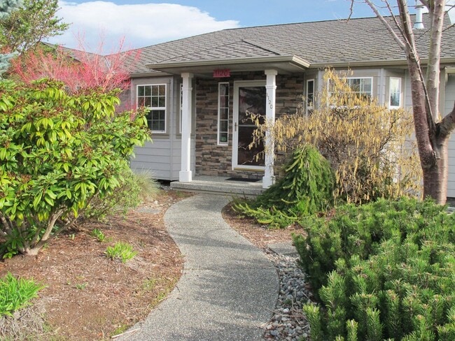 1120 SW Harbor Vista Cir in Oak Harbor, WA - Building Photo - Building Photo