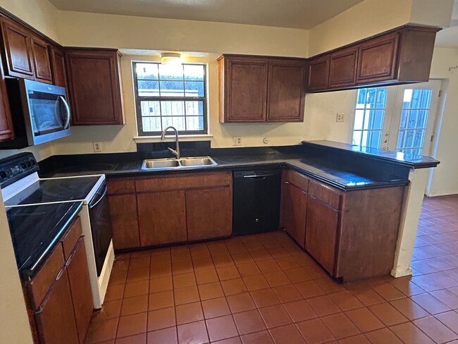 246 Rolling Hills Pl in Lancaster, TX - Building Photo - Building Photo