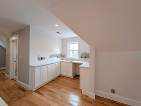 86 Orchard St, Unit 3 in Medford, MA - Building Photo - Building Photo