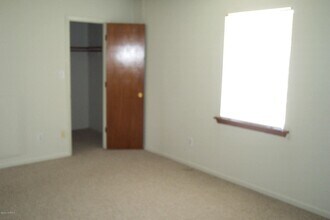 1217 E Fire Tower Rd-Unit -D in Greenville, NC - Building Photo - Building Photo