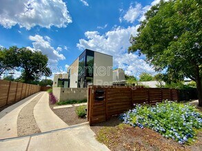 1905 Riverview St in Austin, TX - Building Photo - Building Photo