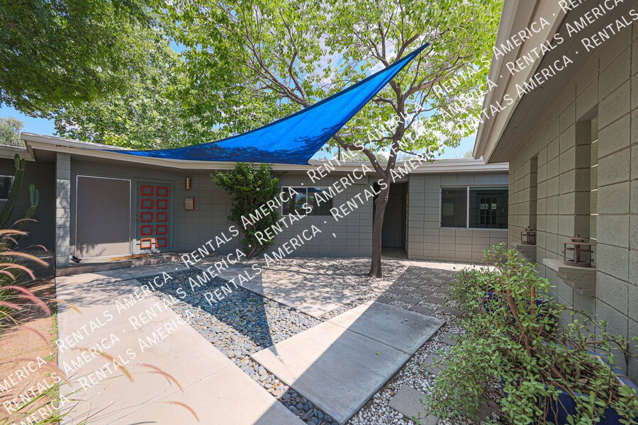 3237 E Meadowbrook Ave in Phoenix, AZ - Building Photo