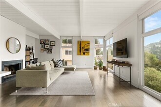 3339 N Knoll Dr in Los Angeles, CA - Building Photo - Building Photo