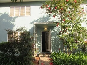 5271 Village Grn in Los Angeles, CA - Building Photo - Building Photo