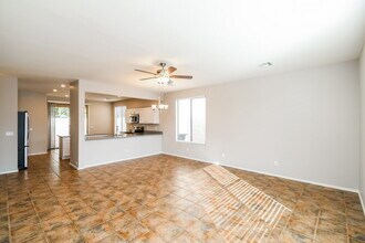 7014 E Kiva Ave in Mesa, AZ - Foto de edificio - Building Photo