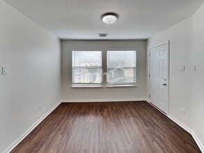 5614 My Way in Houston, TX - Building Photo - Building Photo