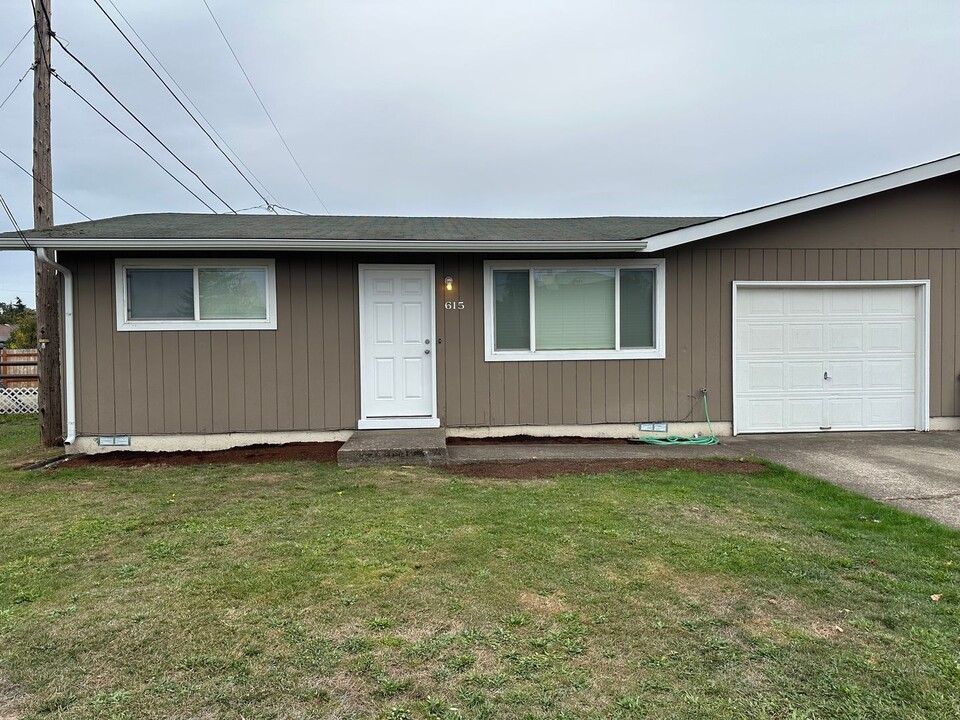615 58th St in Springfield, OR - Building Photo