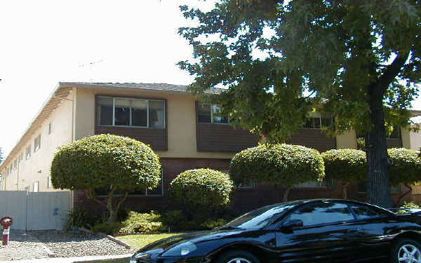 Santana Courtyard Apartments in San Jose, CA - Foto de edificio - Building Photo