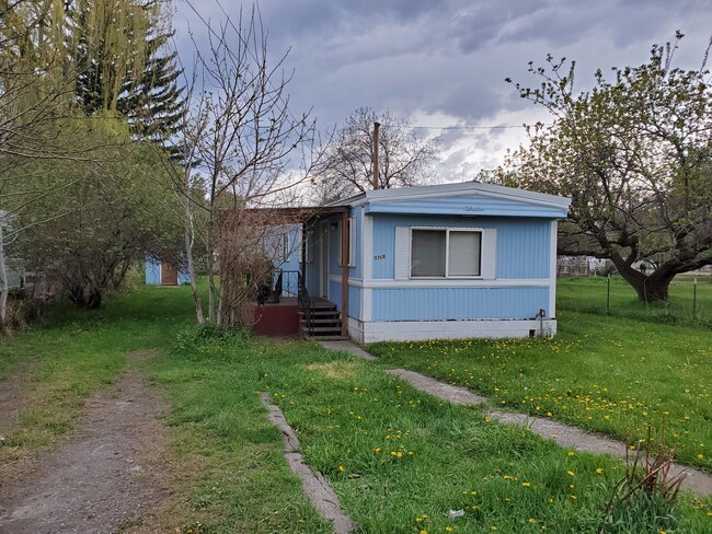 property at 1136 N Main St