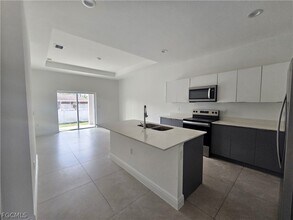 8753 Buckingham Rd in Ft. Myers, FL - Building Photo - Building Photo