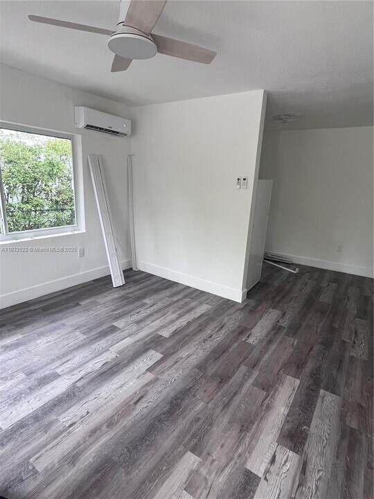 250 NE 76th St in Miami, FL - Building Photo