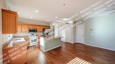 13601 W Cypress St in Goodyear, AZ - Building Photo - Building Photo