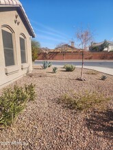 8102 W Hess Ave in Phoenix, AZ - Building Photo - Building Photo