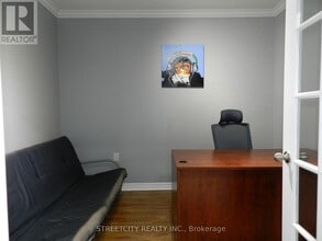 353 Commissioners Rd W in London, ON - Building Photo - Building Photo