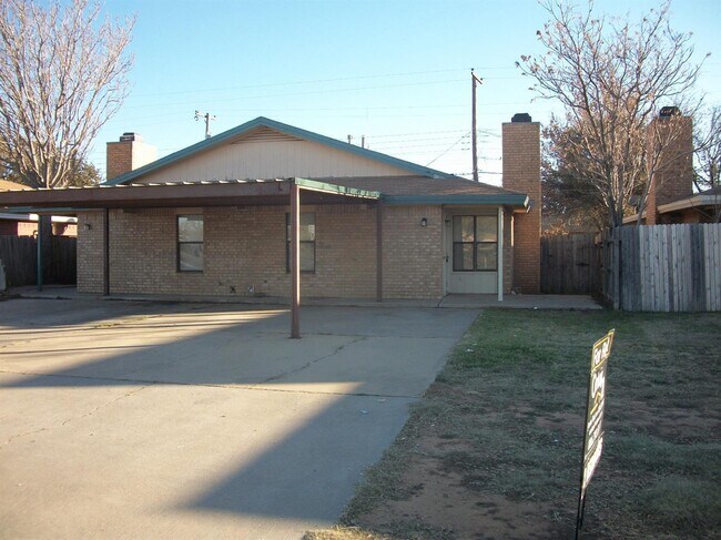 property at 2007 S Loop 289
