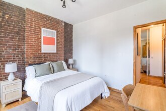 338 W 39th St in New York, NY - Building Photo - Building Photo