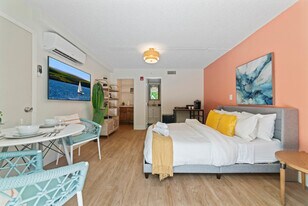 261 NE Wavecrest Ct in Boca Raton, FL - Building Photo