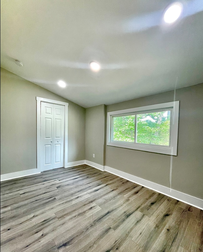 8015 N Tigerville Rd in Travelers Rest, SC - Building Photo - Building Photo