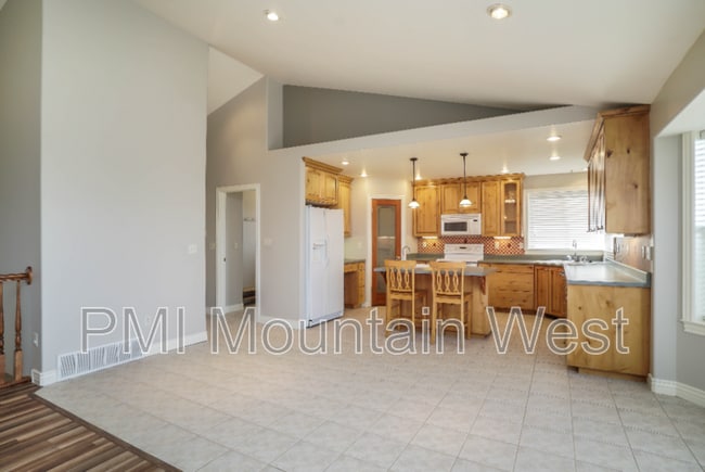 144 S Mountain Rd in Fruit Heights, UT - Building Photo - Building Photo