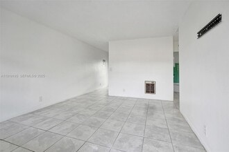 29 SW 8th Ave in Dania Beach, FL - Building Photo - Building Photo