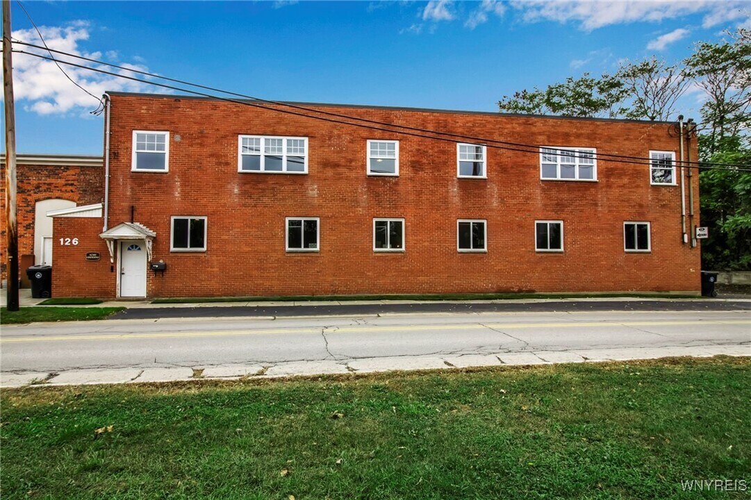 126 E Niagara St in Tonawanda, NY - Building Photo