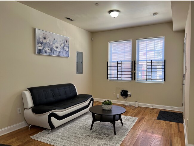 2043 N Gratz St, Unit Furnished Room for Rent in Philadelphia, PA - Foto de edificio - Building Photo