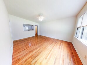 1653 Mayhew St in Tallahassee, FL - Building Photo - Building Photo