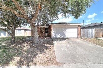 7833 Wolverine Dr in Corpus Christi, TX - Building Photo - Building Photo