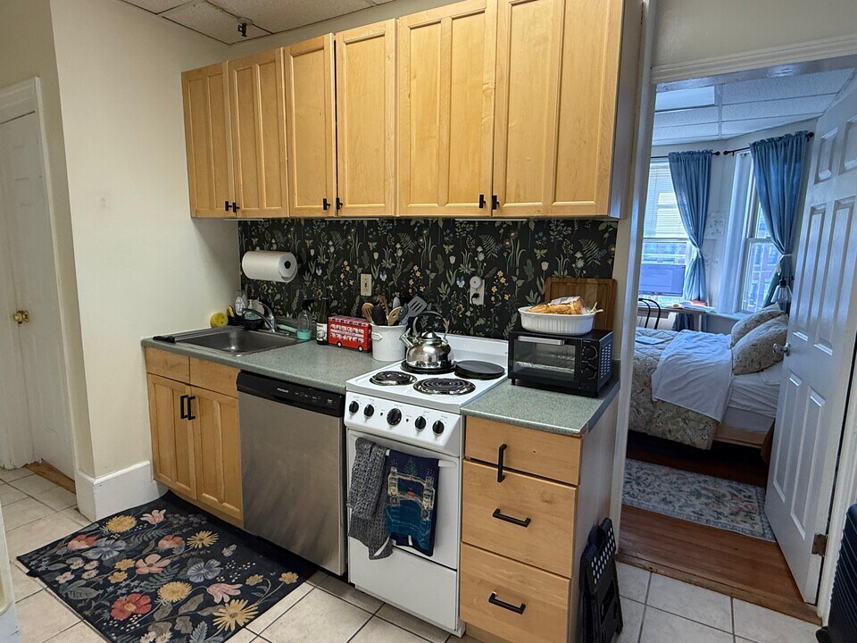 1560 Beacon St, Unit 32 in Brookline, MA - Building Photo