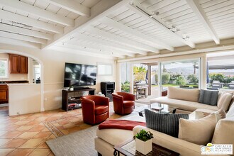477 E Vía Colusa in Palm Springs, CA - Building Photo - Building Photo
