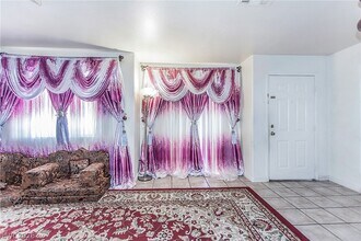 5237 Steinbrenner Ln in Las Vegas, NV - Building Photo - Building Photo