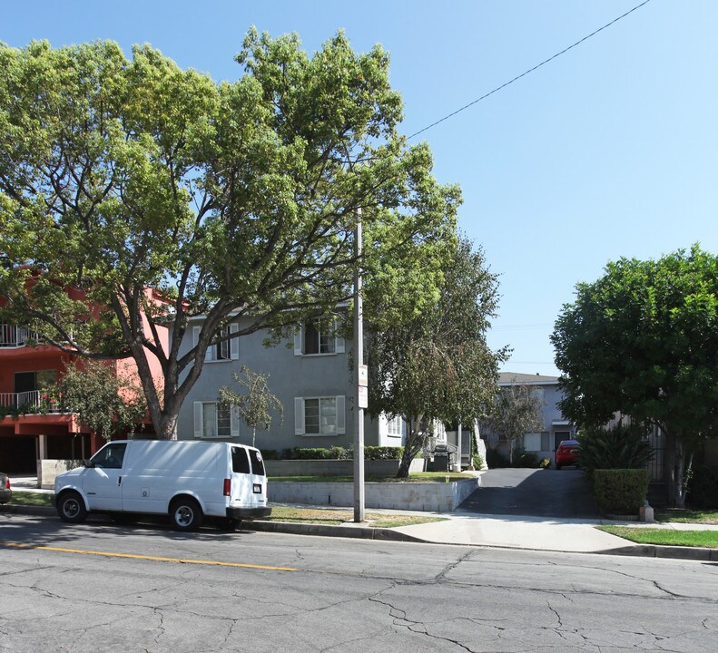 500-502 E Cypress Ave in Burbank, CA - Building Photo