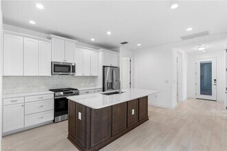 4580 Skysail Dr, Unit Private in Naples, FL - Building Photo - Building Photo