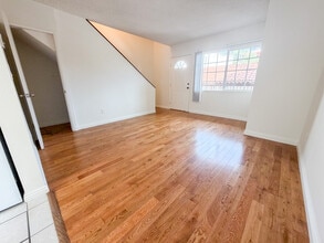 15339 Weddington St in Sherman Oaks, CA - Building Photo - Building Photo