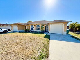 5220 28th Pl SW in Naples, FL - Building Photo